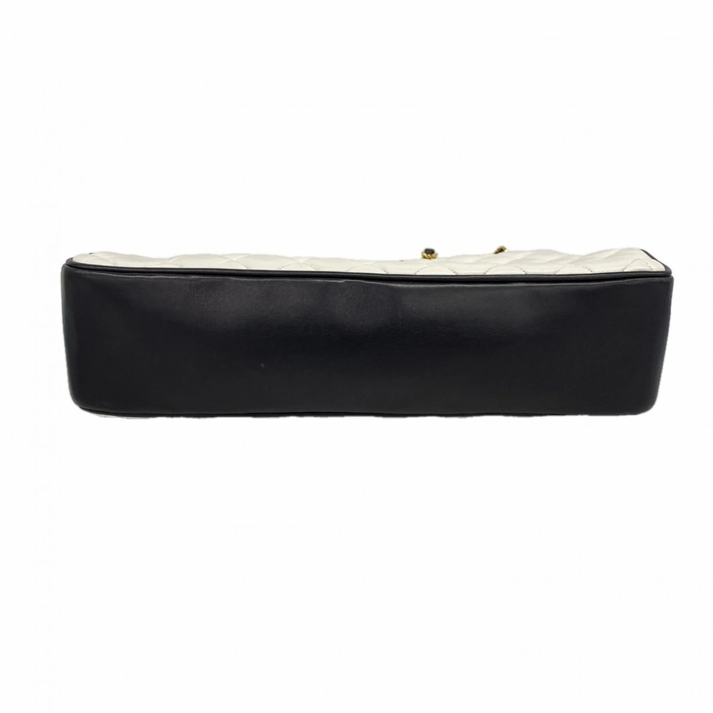 CHANEL Black Lambskin Leather Shoulder Bag - Picture 3 of 11